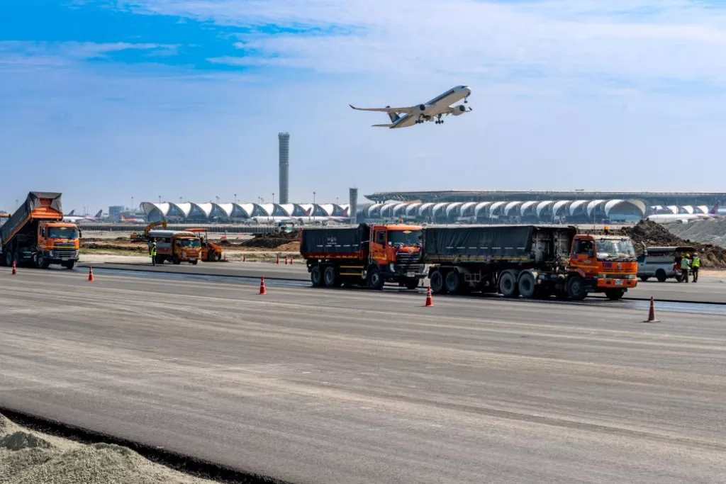 Extension de l'aéroport de Bangkok - Pose d'enrobés