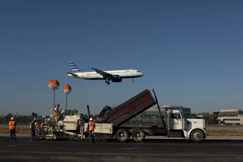 Réfection des taxiways C et L de l'aéroport de Long Beach, en Californie.