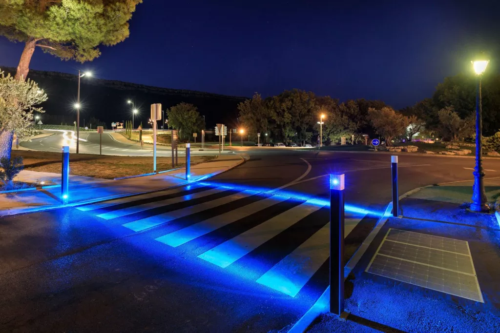 Passage piéton lumineux de nuit