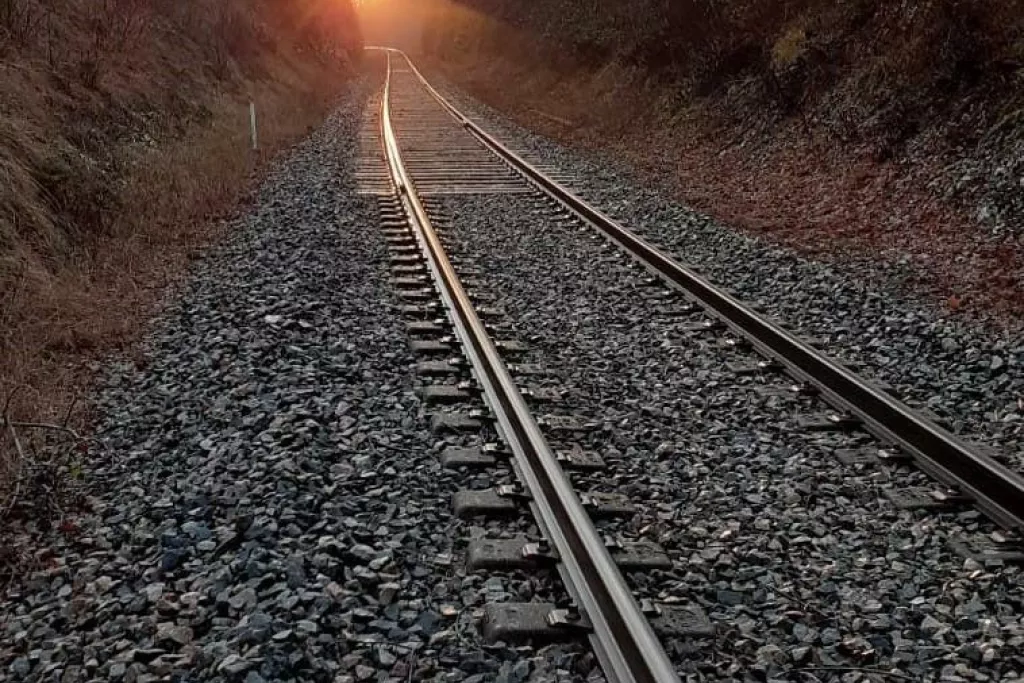Coucher de soleil sur des rails