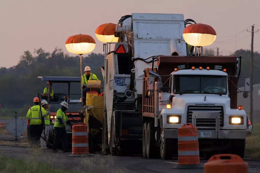 Travail d'équipe en pleine action sur le chantier