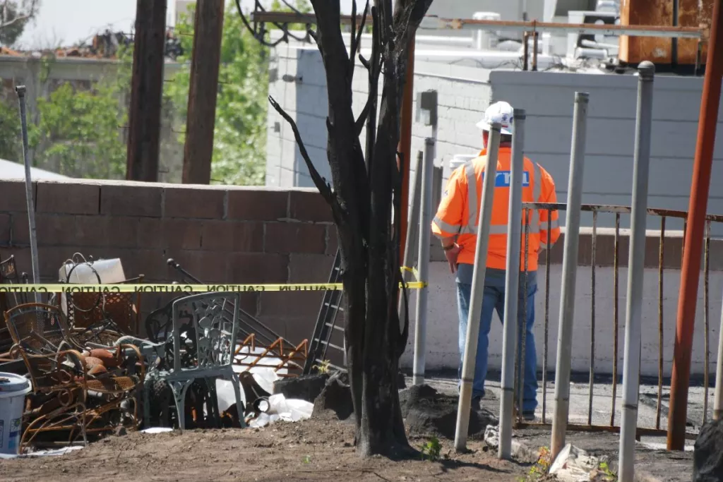 Chantier Nettoyage et aménagement paysager des parcelles de Altadena, Californie