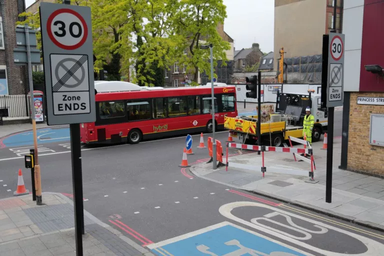 Image of Londres, Royaume-Uni (2013) – Contrat de rénovation et d’entretien de 250 km de voirie Illustration of Londres, Royaume-Uni (2013) – Contrat de rénovation et d’entretien de 250 km de voirie