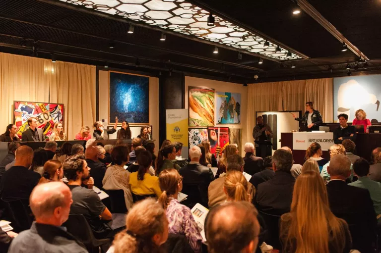 Image of Succès de la vente aux enchères caritative organisée par Colas Foundation au profit des Apprentis d’Auteui Illustration of Succès de la vente aux enchères caritative organisée par Colas Foundation au profit des Apprentis d’Auteui