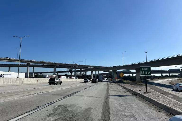 Illustration of Colas remporte un contrat majeur de construction de voies supplémentaires sur l'autoroute Interstate 10, en Californie