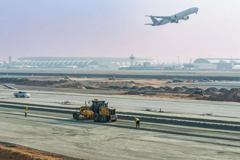 Extension de l’aéroport de Bangkok - Pose d'enrobé
