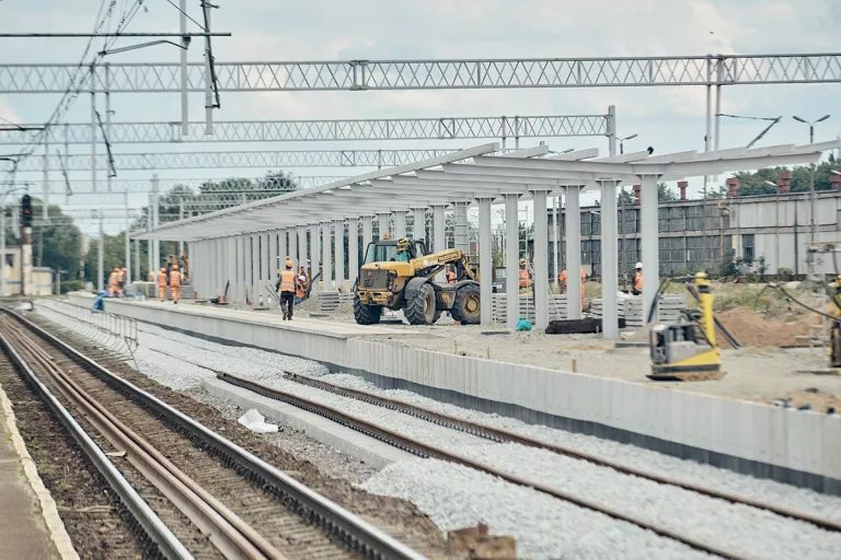 ligne ferroviaire E59, entre les gares du village de Słonice et de la petite ville de Choszczno