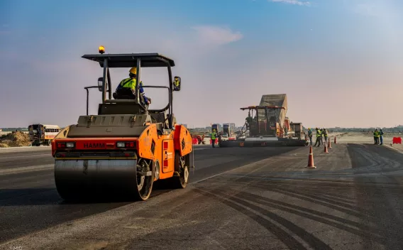 Extension de l’aéroport de Bangkok - Pose d'enrobé