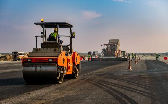 Extension de l’aéroport de Bangkok - Pose d'enrobé