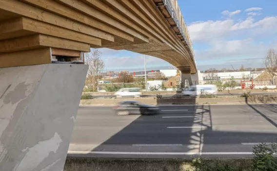 Passerelle sur la A1