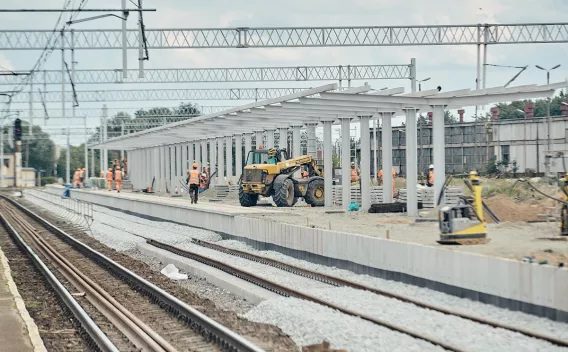 ligne ferroviaire E59, entre les gares du village de Słonice et de la petite ville de Choszczno