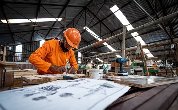 Madagascar atelier bois a Antananarivo