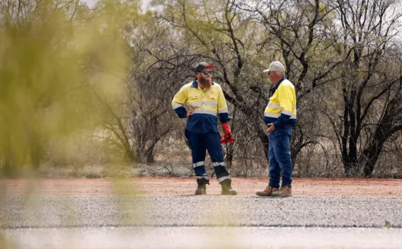 Chantier spray‑seal — Great Northern Highway, Meekatharra, Australie