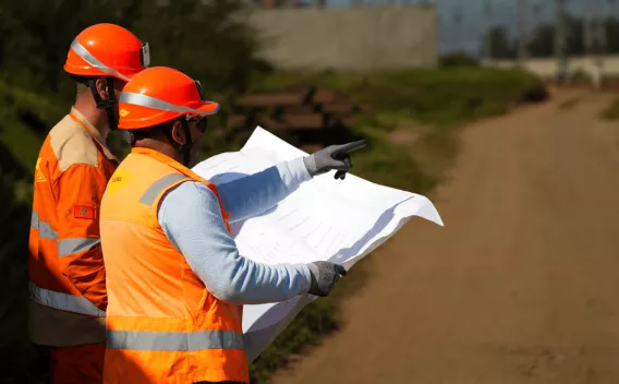 Travaux ferroviaires entre Kénitra et Casablanca, au Maroc.