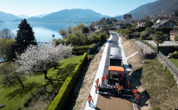 Piste cyclable en Vegecol - Lac d'Annecy