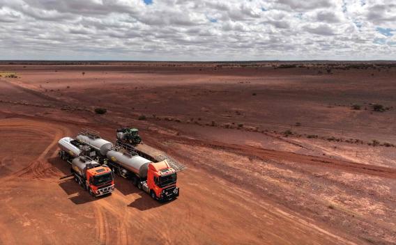 Chantier spray‑seal - Great Northern Highway, Meekatharra