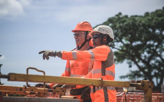 Chantier de reconstruction à Mayotte après le passage du cyclone