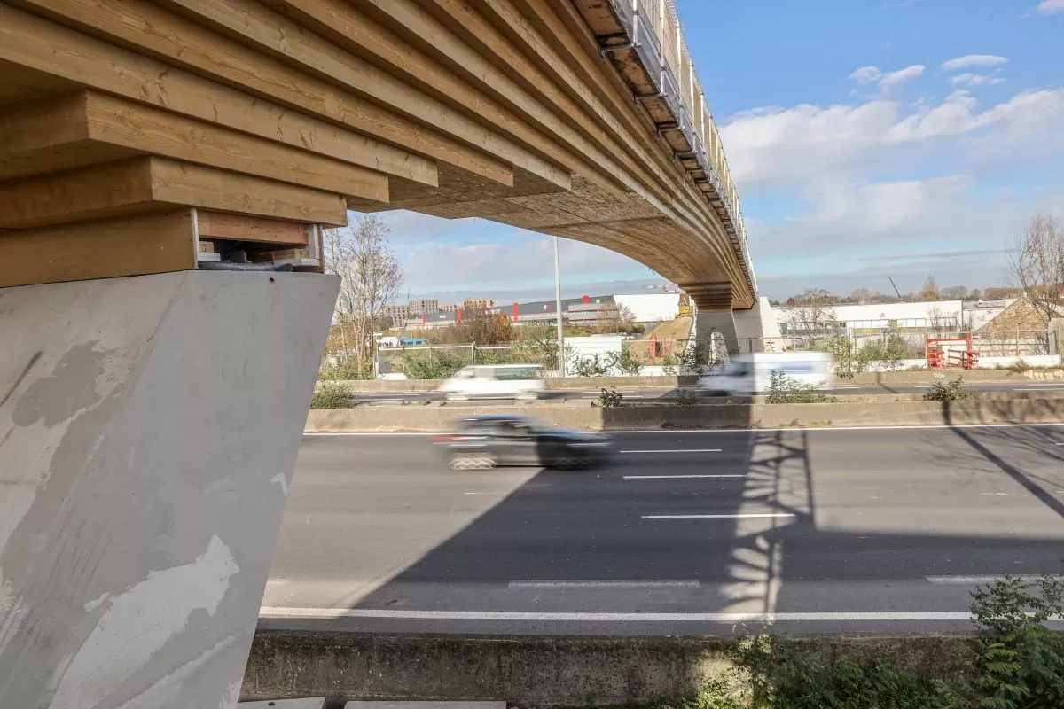 Passerelle sur la A1
