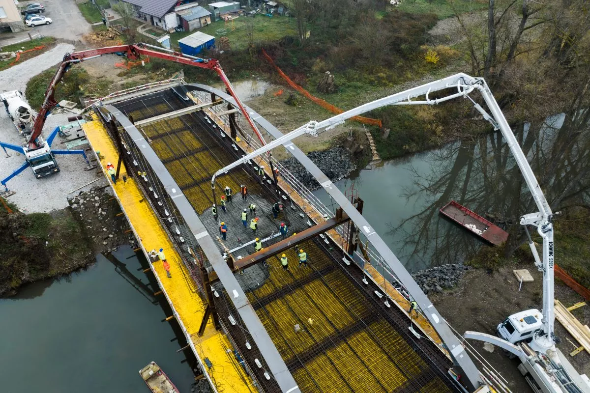 Pont sur la rivière Ipoly entre la Hongrie et la Slovaquie