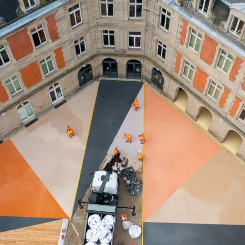 Illustration of Du naturel pour les voies douces et les cours d’école