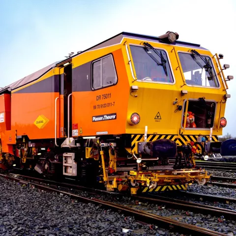 Illustration of Colas remporte un contrat de 380 millions d’euros pour  l’exploitation et la maintenance d’engins ferroviaires au Royaume-Uni 