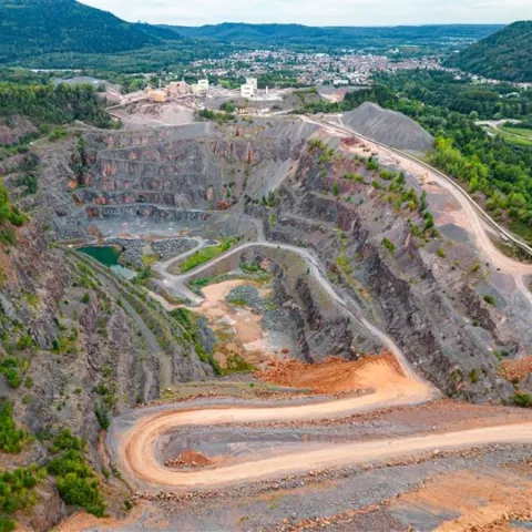 Illustration of Colas crée Nexstone, un des leaders français des matériaux de construction