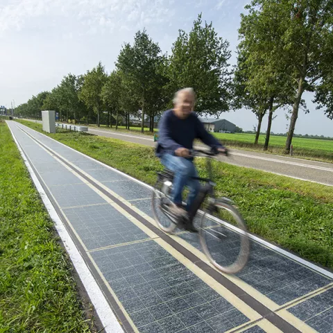 Illustration of Mise en service de deux pistes cyclables photovoltaïques Wattway aux Pays-Bas