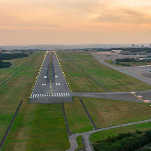 Image of Les travaux de rénovation de la piste de l’aéroport de Luxembourg ont démarré Illustration of Les travaux de rénovation de la piste de l’aéroport de Luxembourg ont démarré