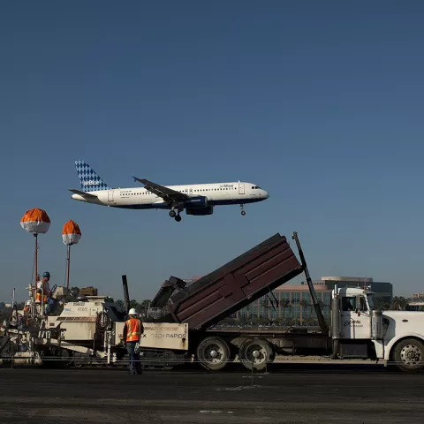 Image of Colas remporte un contrat pour l’aéroport de Los Angeles Illustration of Colas remporte un contrat pour l’aéroport de Los Angeles