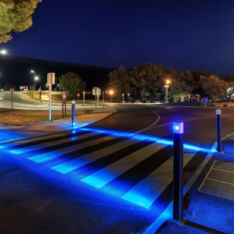 Illustration of Colas lance Wattway Pack, une solution d’autonomie énergétique pour les équipements en bord de voirie