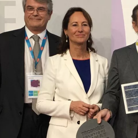 Illustration of Colas récompensé aux Trophées Solutions Climat pour la route solaire Wattway