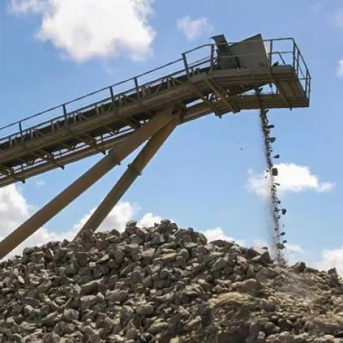 Illustration of Colas acquiert une participation de 50% dans six sociétés de carrières  du Sud‐Ouest de la France