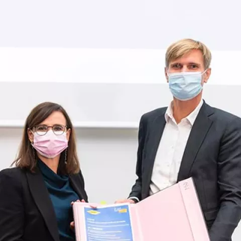 Illustration of Colas renouvelle ses engagements pour la sécurité routière