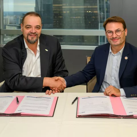 Illustration of TotalEnergies and Colas are renewing their partnership to decarbonize the construction business