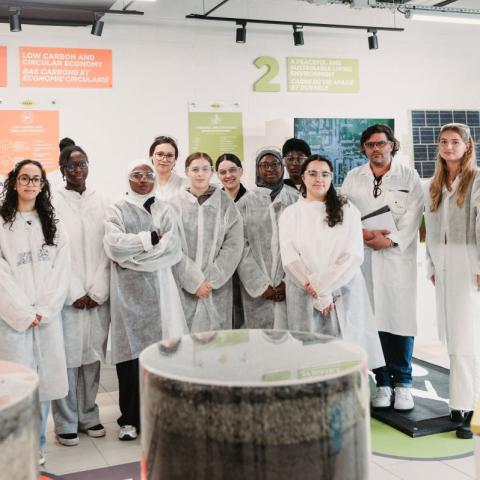 Illustration of Colas Foundation fait découvrir son centre de R&D à des jeunes femmes de l’association Rêv'Elles  