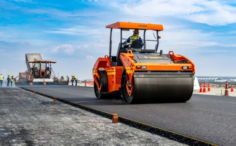 Extension de l’aéroport de Bangkok - Pose d'enrobé