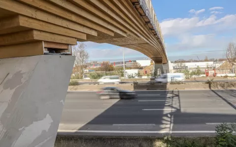 Passerelle sur la A1