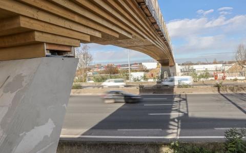 Passerelle sur la A1
