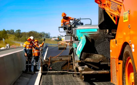 Travaux de construction de l'autoroute Bruce Highway du Queensland